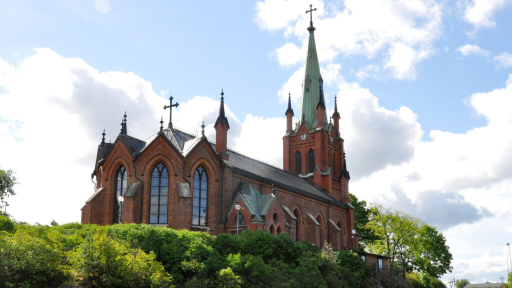 Trollhättans-kyrka_aug2017_2